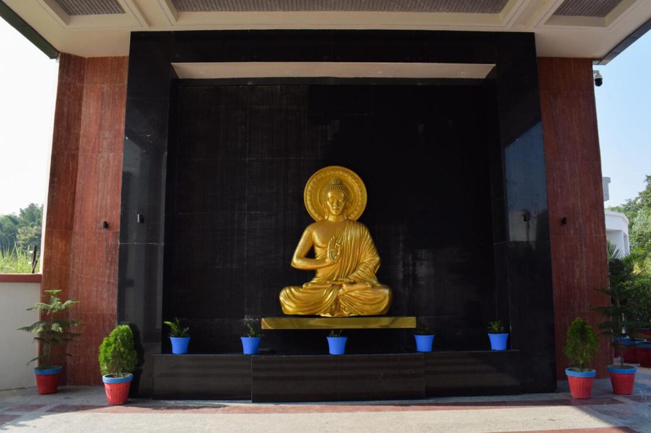 Tulip Inn Shravasti Bahraich Esterno foto