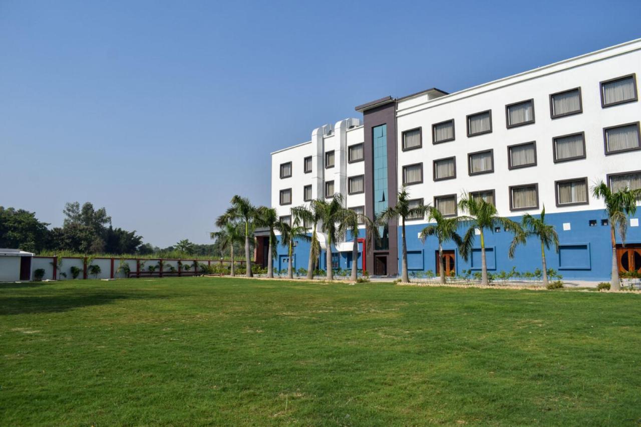 Tulip Inn Shravasti Bahraich Esterno foto